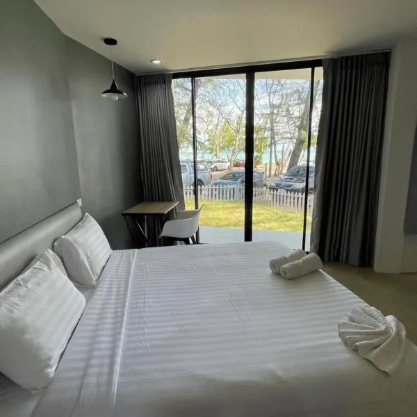 Rawai Beachside Hotel，位于拉威海滩的酒店