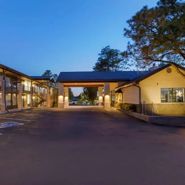 Best Western Paint Pony Lodge，位于White Mountain Lakes Estates的酒店