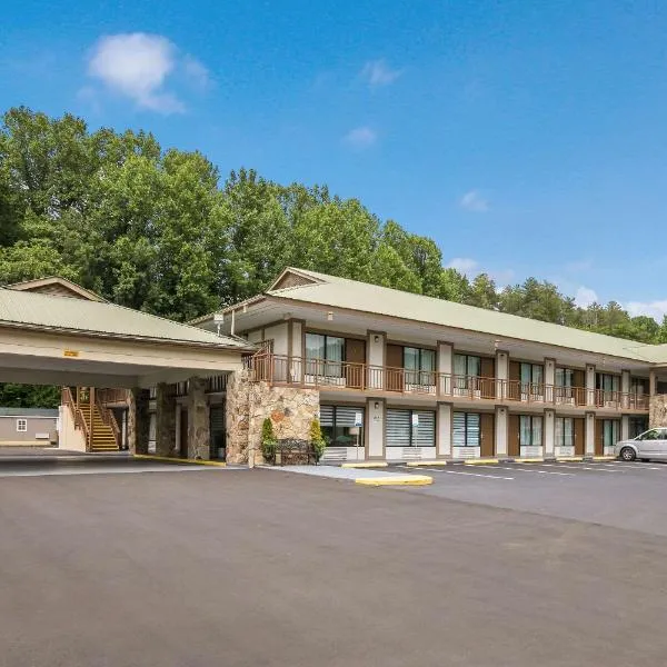 Quality Inn & Suites Mount Chalet，位于Whetstone的酒店
