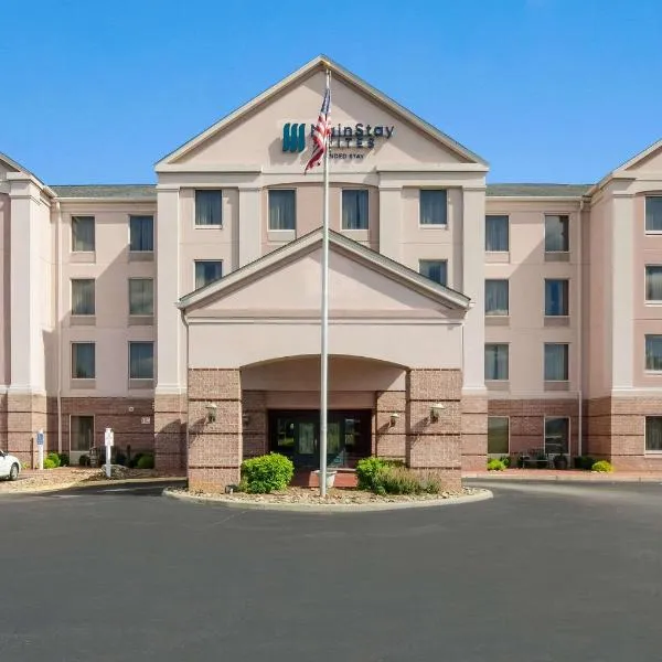 主住宿套房机场酒店，位于Roanoke Regional Airport-Woodrum Field的酒店