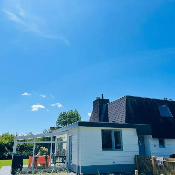 Kustverhuur, Park Schoneveld, Zeester 63，位于布雷斯肯斯的酒店