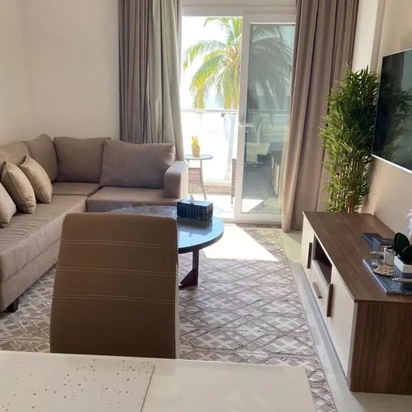 Lovely Beach Apartment，位于Ţāqah的酒店