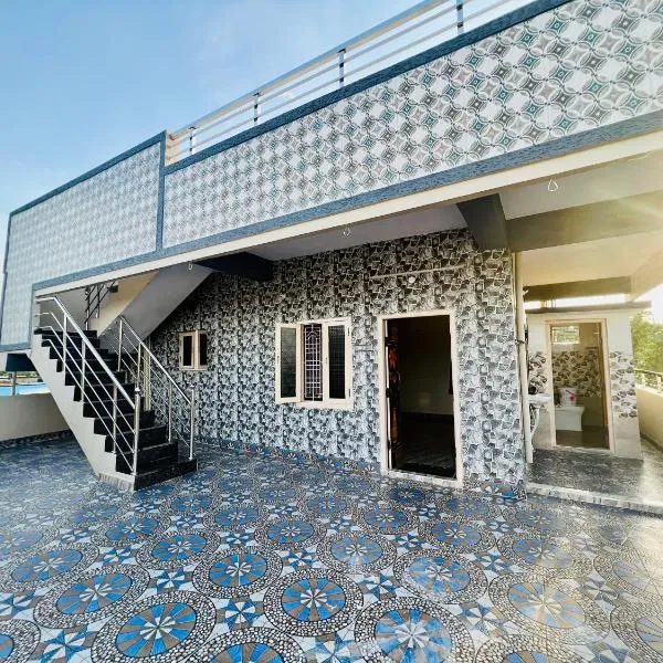 V Homestays，位于巴德拉恰拉姆的酒店