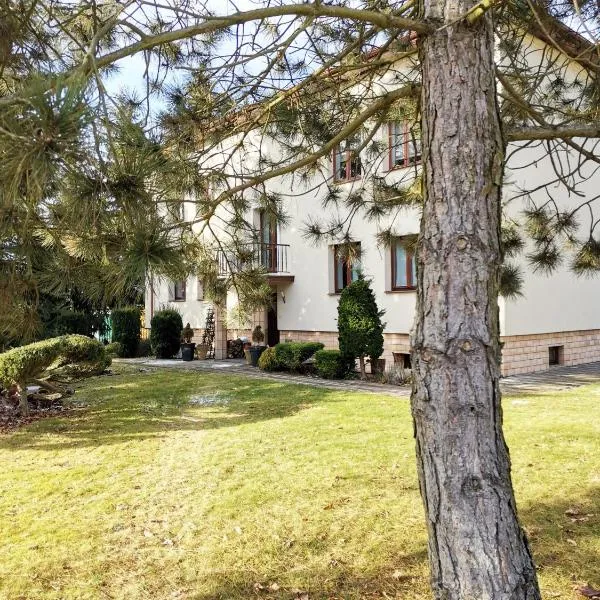 Ohotelik Pensjonat w Poniatowej，位于Poniatowa的酒店
