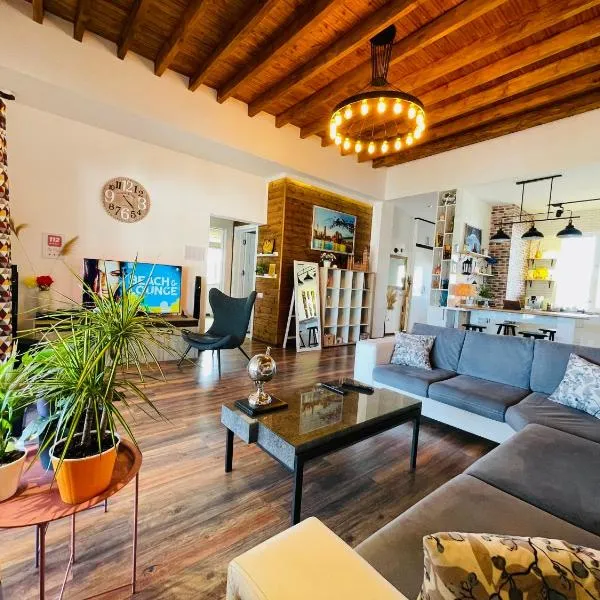 Entire Villa Near Tbilisi Nature Reserve with Panoramic View，位于姆茨赫塔的酒店