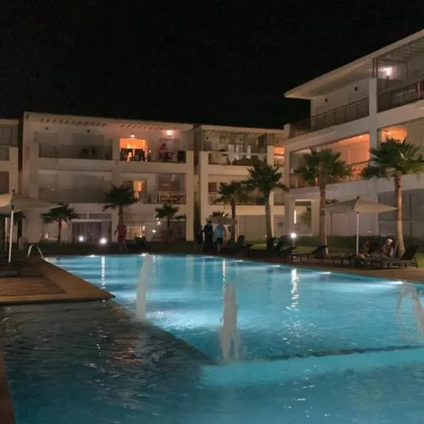 Appartement à louer dans une résidence balnéaire 3 piscines - RAMOFLORES Sidi Rahal，位于Aït Rkha的酒店