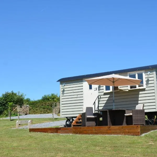 Kerswell Farm Shepherd Huts，位于牛顿阿伯特的酒店