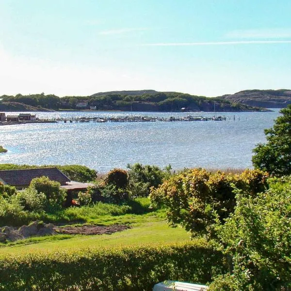 4 person holiday home in Hamburgsund，位于汉堡松德的酒店