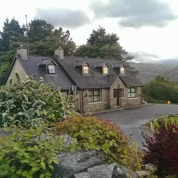 Cuckoo Tree House Glengarriff Beara Peninsula，位于格伦加里夫的酒店