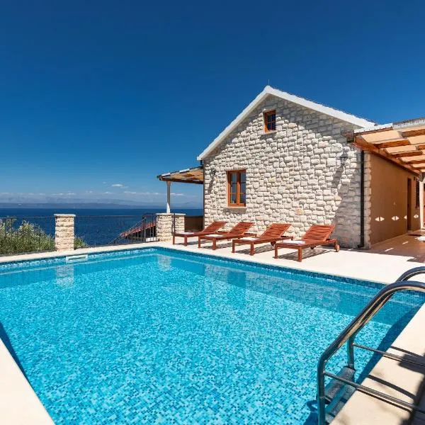 Seafront Villa Endless View，位于布拉托的酒店