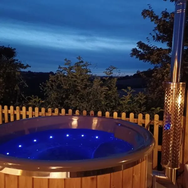 Norwell view farm glamping with hot tubs，位于Kilmersdon的酒店