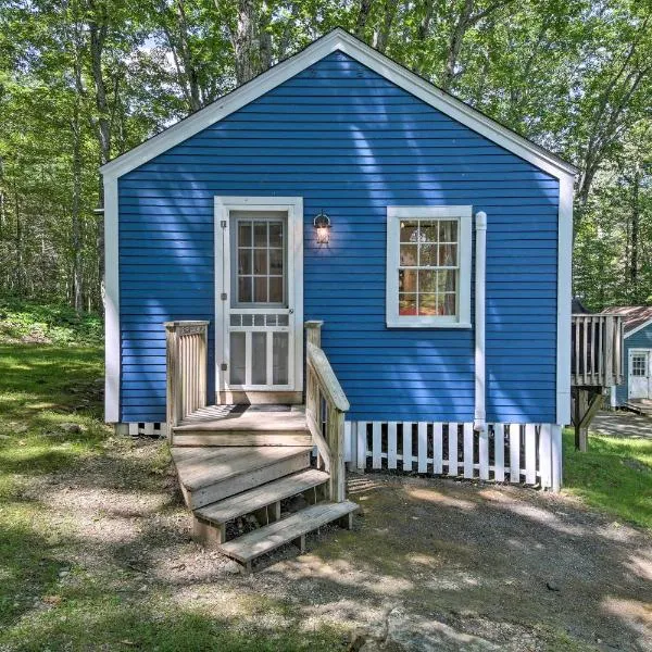 Updated Tiny House Walk to Wiscasset Village，位于Edgecomb的酒店