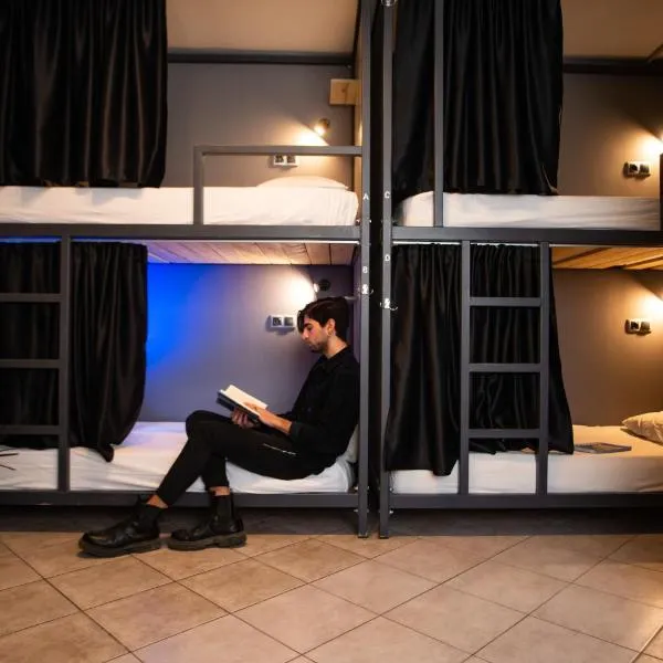 Bedway Athens Hostel，位于比雷埃夫斯的酒店