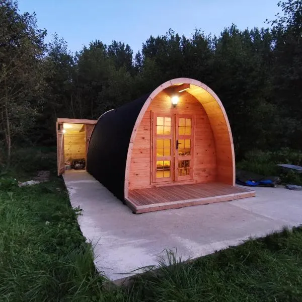 Charmant POD en bois près d'un plan d'eau，位于Zouafques的酒店