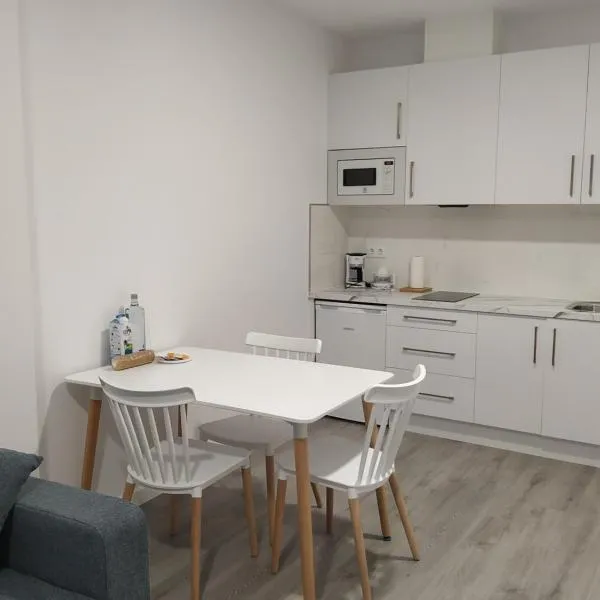 GRUPOELE3 MUXIA PUERTO，位于穆希亚的酒店
