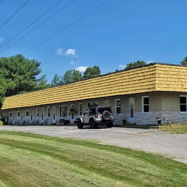 麦基弗-坎普汽车旅馆，位于Algoma Mills的酒店