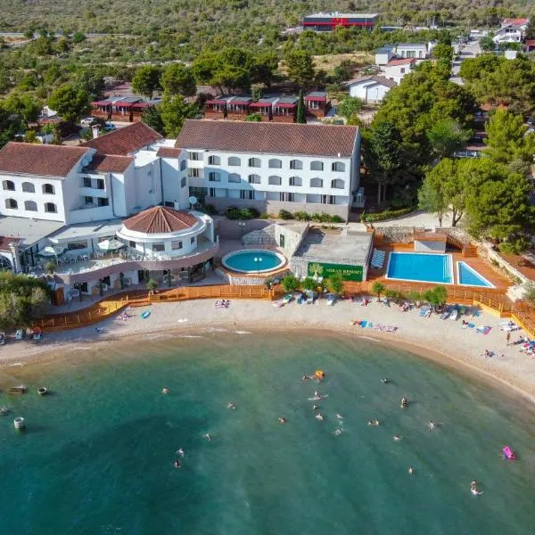 Hotel Miran Pirovac，位于Putičanje的酒店