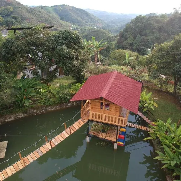 Aventura Treehouse Glamping，位于Calucé的酒店