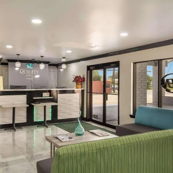 Quality Inn Madisonville，位于Madisonville的酒店