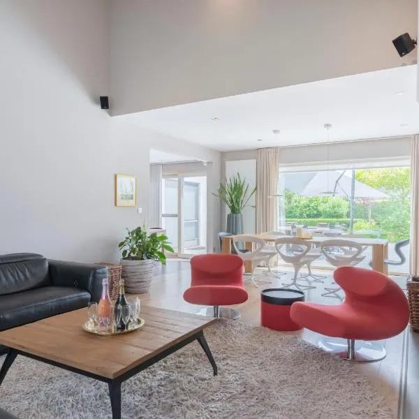 Ruime woning met grote omheinde tuin，位于哈瑟尔特的酒店