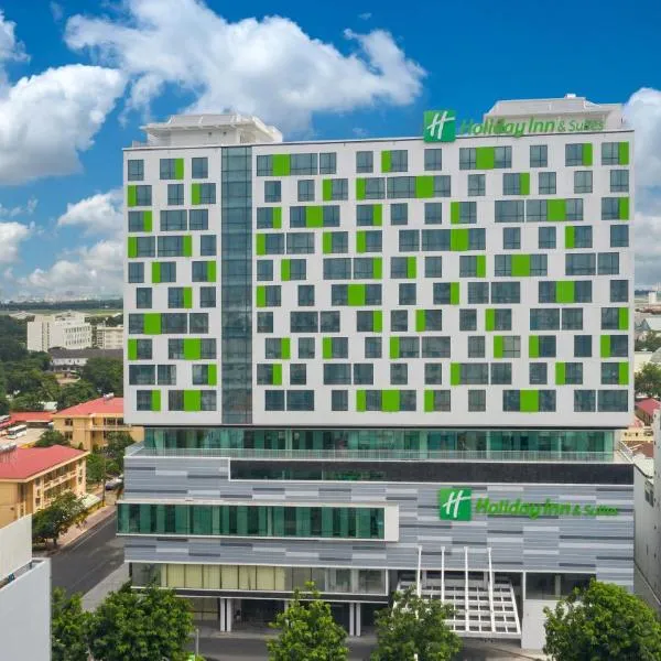Holiday Inn & Suites Saigon Airport, an IHG Hotel，位于Ðức Hòa的酒店