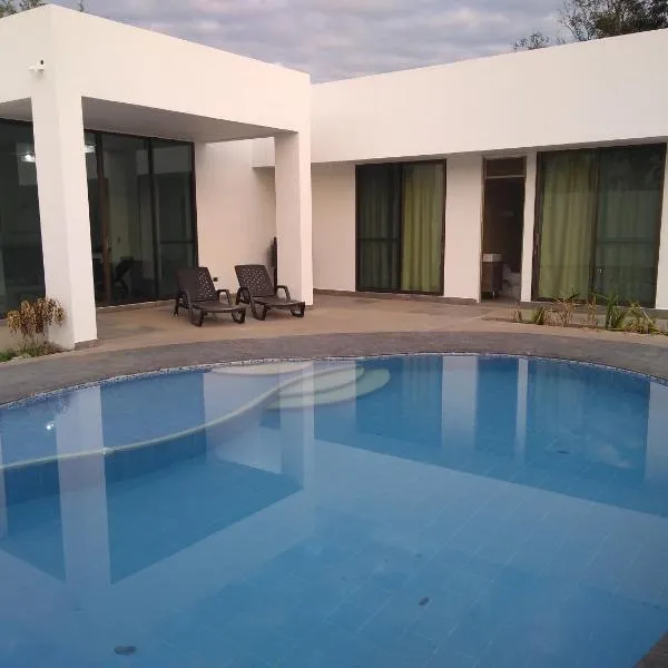 VILLA SAMARI 2 Casa campestre con piscina privada，位于吉拉尔多特的酒店