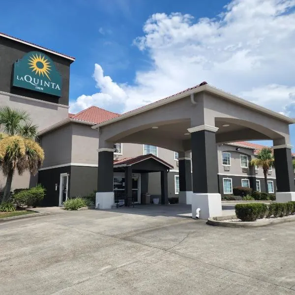 拉昆塔酒店加摩根城套房，位于摩根城的酒店