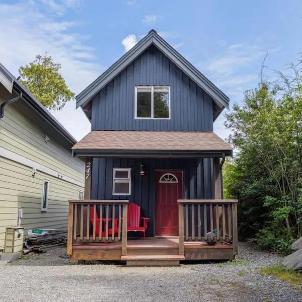 Bear Coast, Cabin with Hot Tub, Patio, and Waterview，位于尤克卢利特的酒店