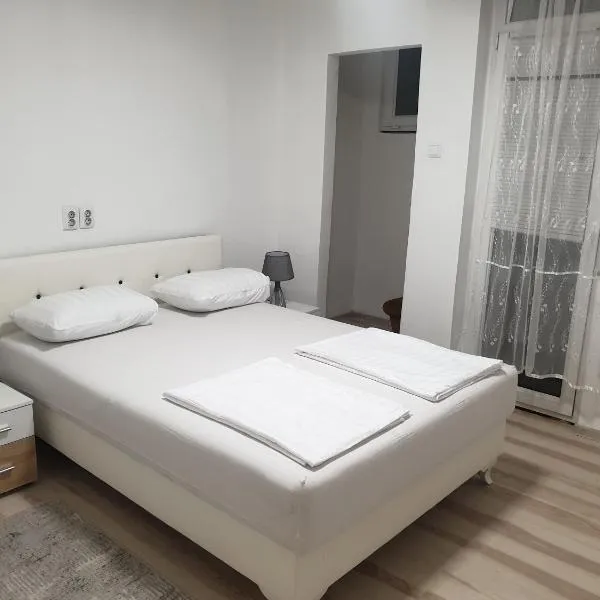 Apartman Lana，位于Bosanski Novi的酒店