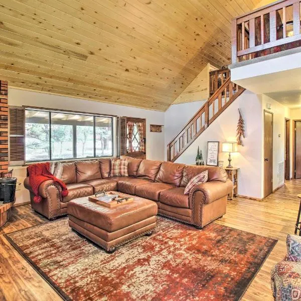 Deck, Porch and Grill Heber-Overgaard Getaway!，位于Heber的酒店