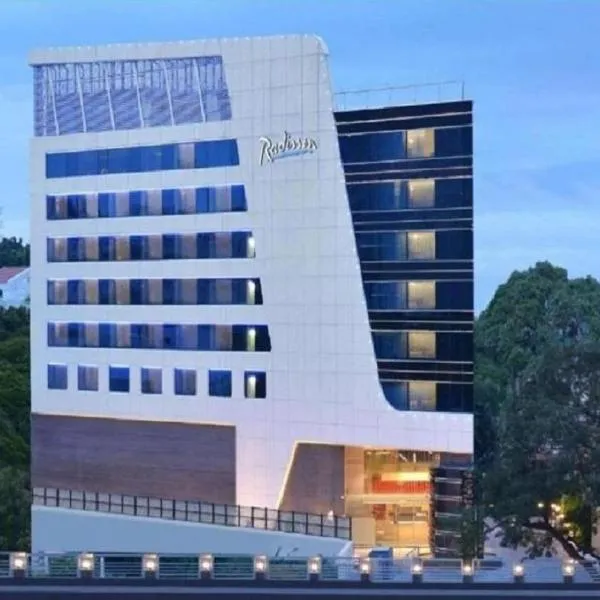 Radisson Bengaluru City Center，位于班加罗尔的酒店