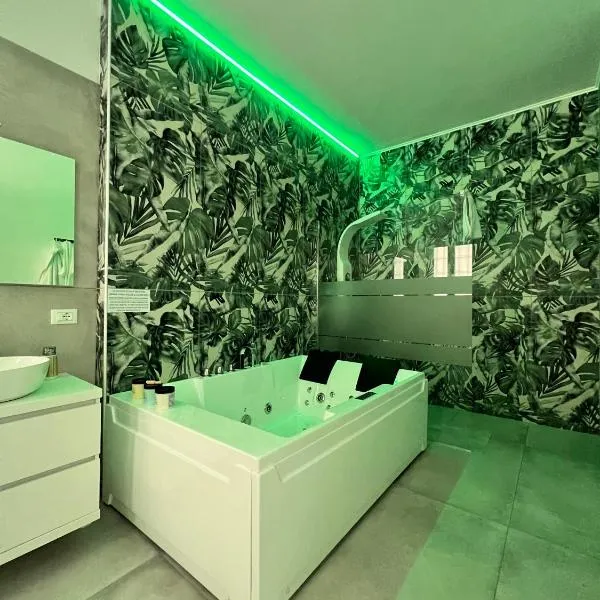 CA FOSCARI HARMONY Jacuzzi Apartment，位于米兰的酒店