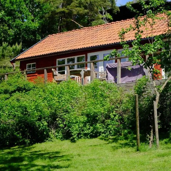 Fishermans cabin，位于Mörtnäs的酒店