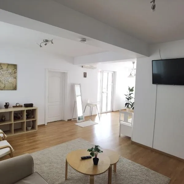 Casa Reds，位于拉姆尼库沃尔恰的酒店