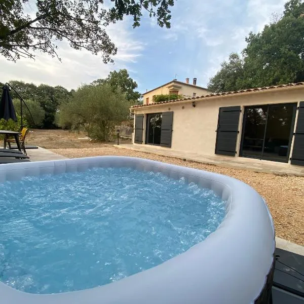 Appartement de charme avec jaccusi，位于Vézénobres的酒店