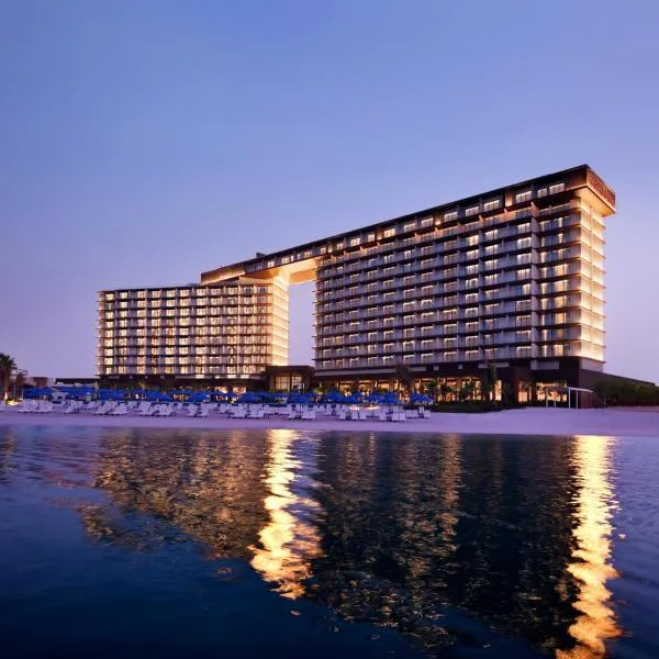 Mövenpick Resort Al Marjan Island，位于Al Jazirah al Hamra'的酒店