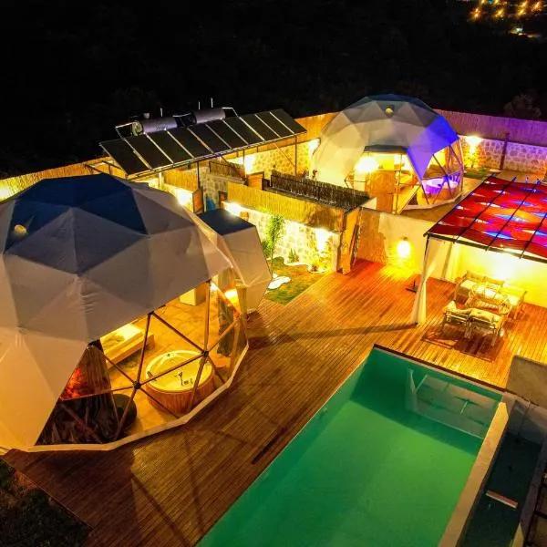 Kalkan Dome Suites & Deluxe-Glamping Holiday in Kalkan，位于卡斯的酒店