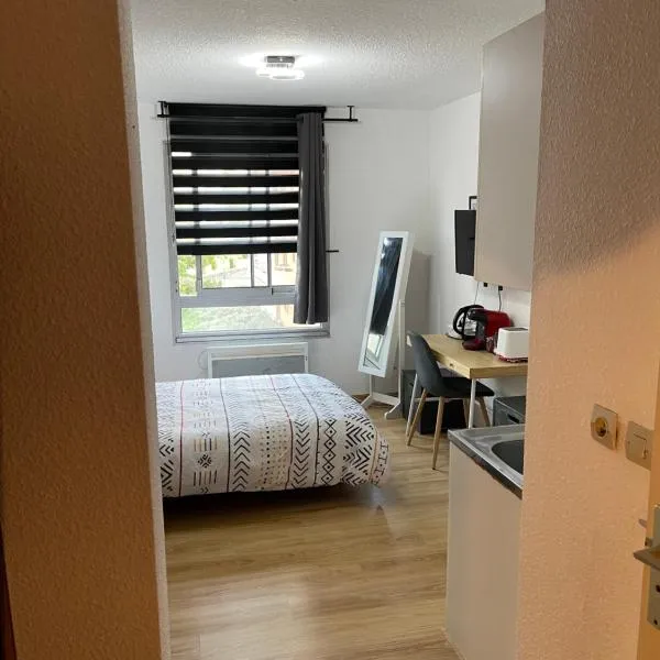 Les Logis de Paray Appartement 202，位于帕雷·勒·毛尼尔的酒店