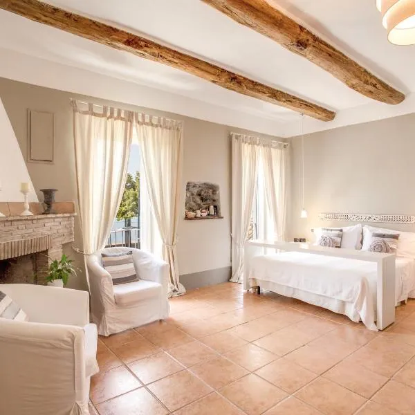 Hotel Borgo Vistalago，位于特雷维尼亚诺罗马诺的酒店
