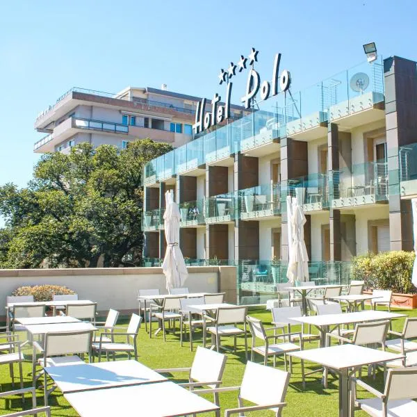 菠萝酒店，位于Fogliano Marina的酒店