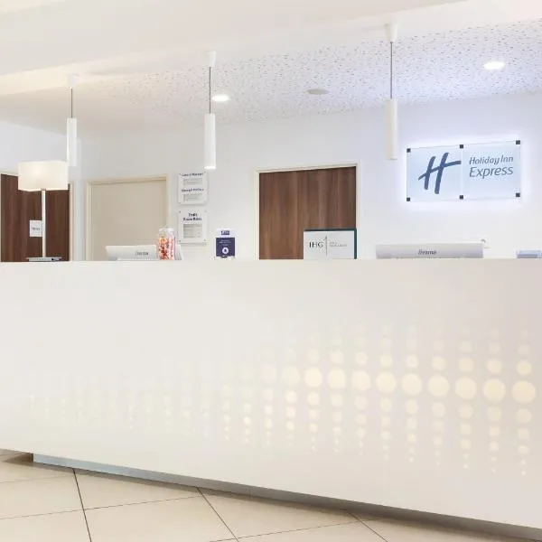 Holiday Inn Express Toulon - Est, an IHG Hotel，位于拉瓦雷特迪瓦尔的酒店