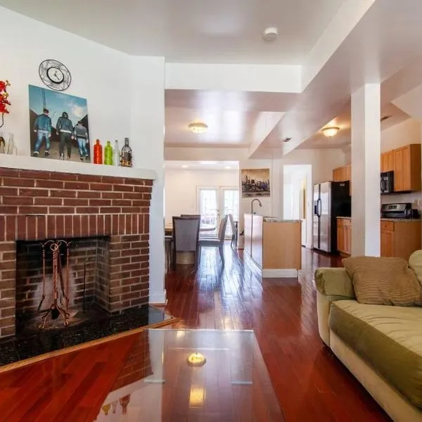 Relaxing, Spacious, Private, Walkable in Petworth!，位于洛克维尔的酒店