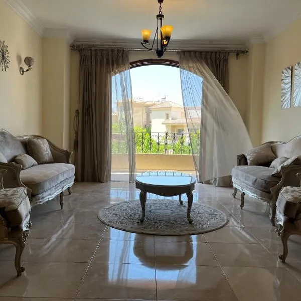 Modern downtown Sheikh Zayed Condo，位于Sheikh Zayed的酒店