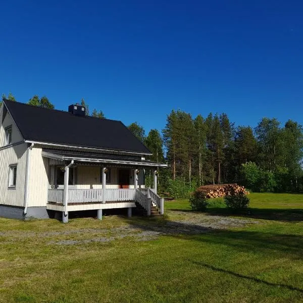 House next door the Arctic Circle，位于Mjölan的酒店