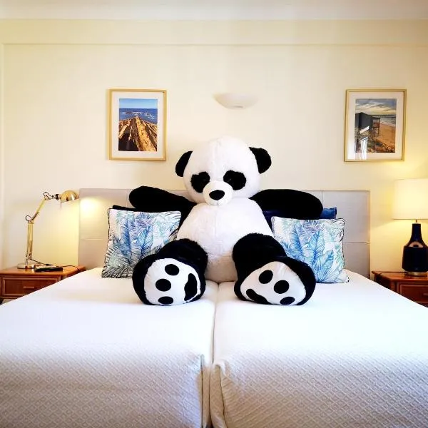 The Blue Bamboo Hotel - Duna Parque Group，位于赞布热拉-杜马尔的酒店