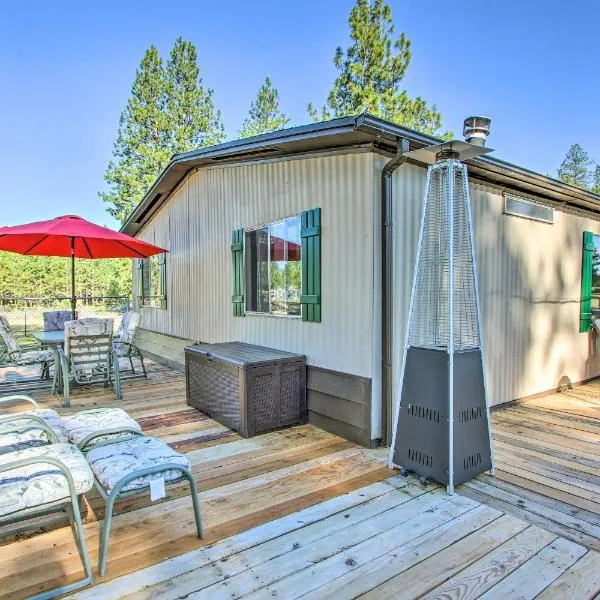 Cozy Chiloquin Retreat Less Than 30 Mi to Crater Lake!，位于Chiloquin的酒店