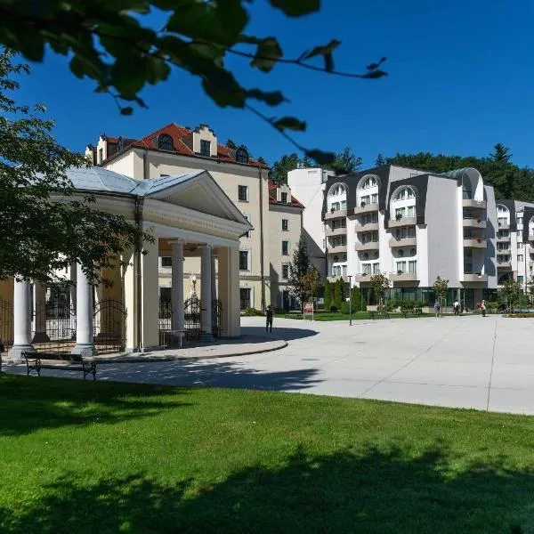 萨瓦格兰德高级酒店，位于Roginska Gorca的酒店