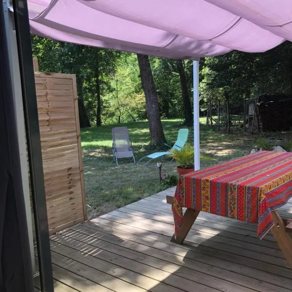 studio mezzanine nature/calme/terrasse/parking，位于Pujols-sur-Ciron的酒店