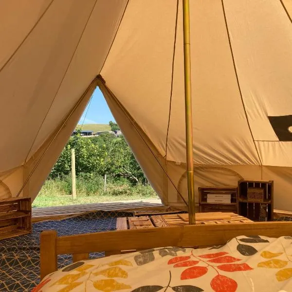 Roaches Retreat Eco Glampsite - Wallaby Way Bell Tent，位于哈廷顿的酒店