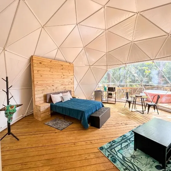 Broad River Campground Cabins & Domes，位于福里斯特城的酒店